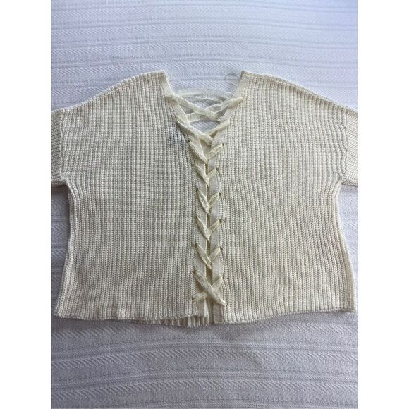 Derek Heart Juniors LARGE CREAM SWEATER WITH LACE TIED UP BACK - Picture 5 of 9